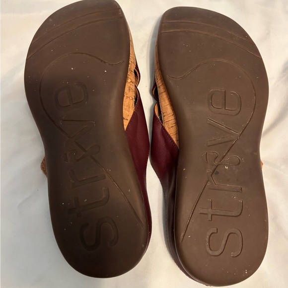 Strive Women's Burgundy Crisscross Slide Sandals with Buckle - Picture 3 of 4